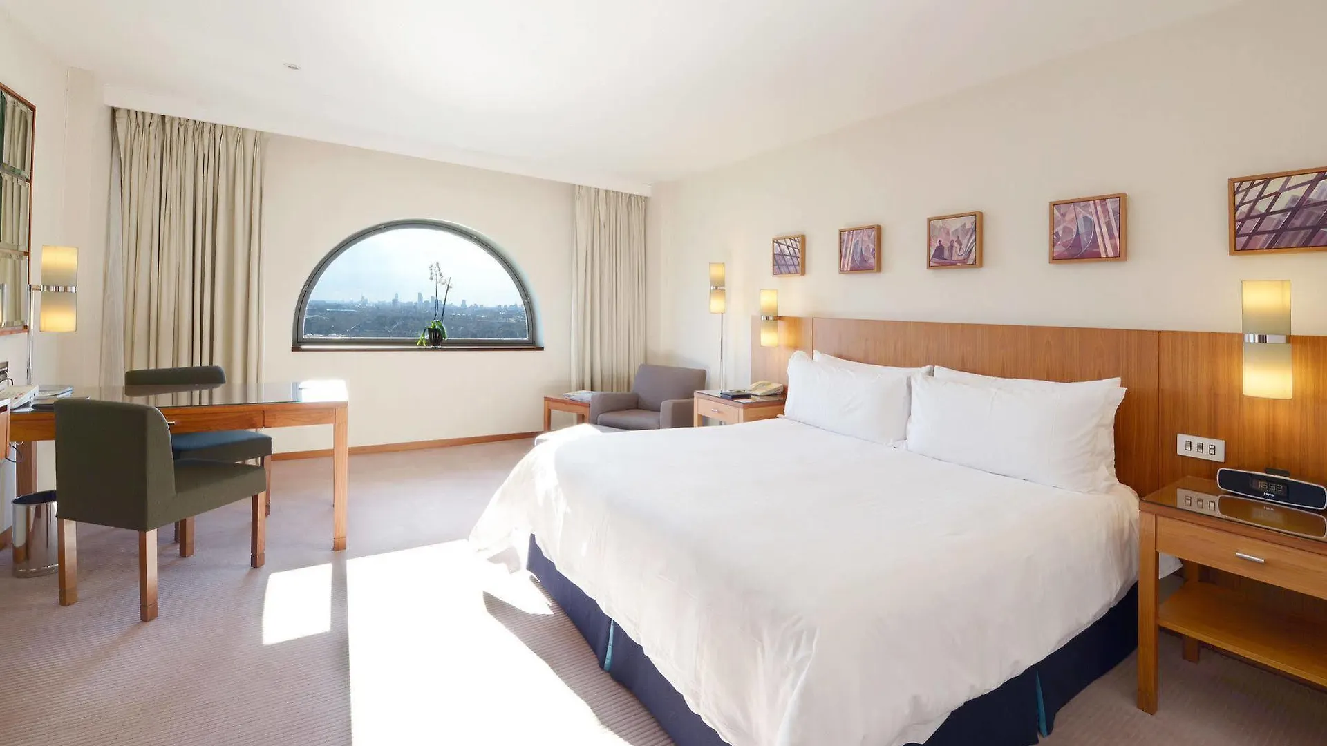 Canary Riverside Plaza Hotel London