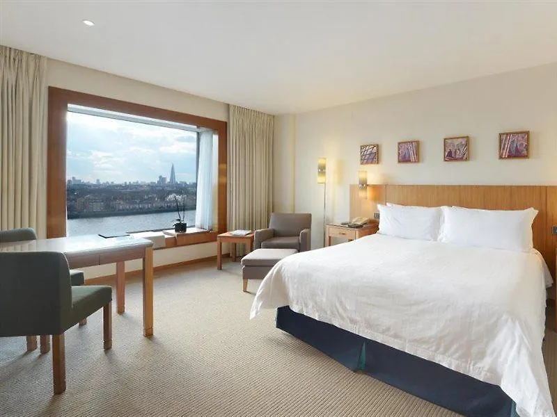 Canary Riverside Plaza Hotel London 5*,