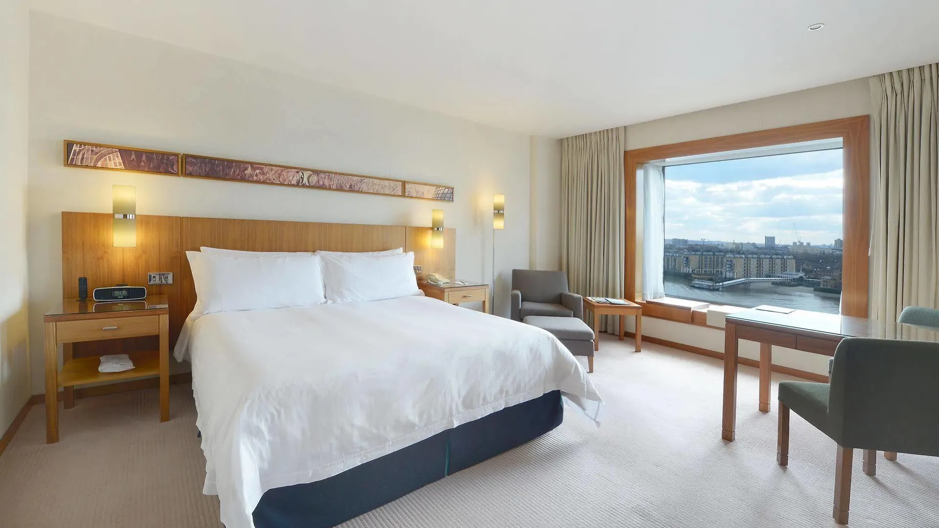 Canary Riverside Plaza Hotel London